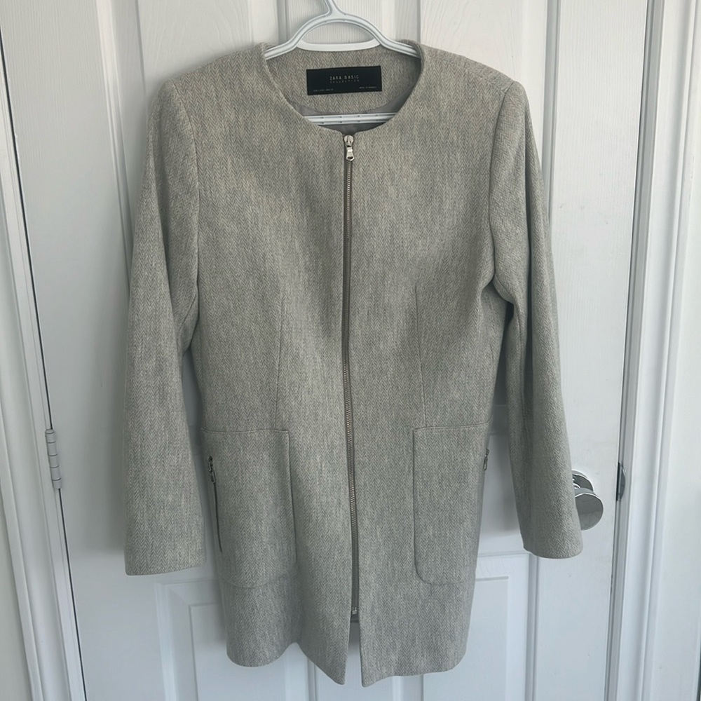 Zara coat size large. Like new condition